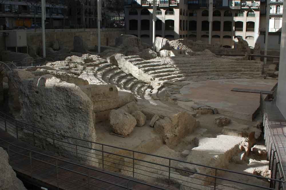 Zaragoza 65 - palacio de la Aljafería - teatro de Caesaraugusta.jpg